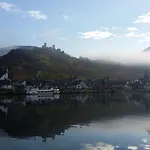 Pensión Gaestehaus Burgberg, Weinhaus Fries 3*