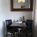 Pensión Gaestehaus Burgberg, Weinhaus Fries 3*