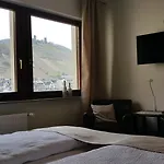 Pensión Gaestehaus Burgberg, Weinhaus Fries