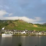 Pensión Gaestehaus Burgberg, Weinhaus Fries