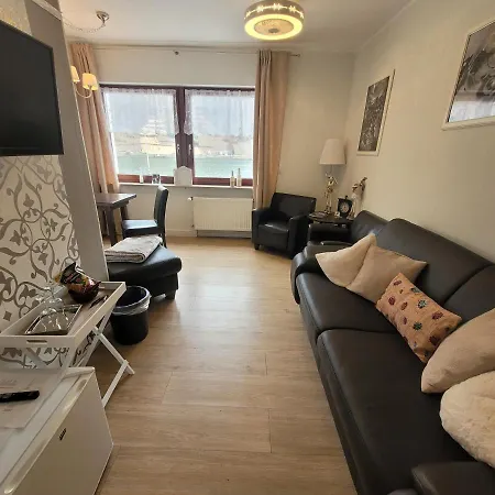 Gaestehaus Burgberg, Weinhaus Fries Pensión Kattenes