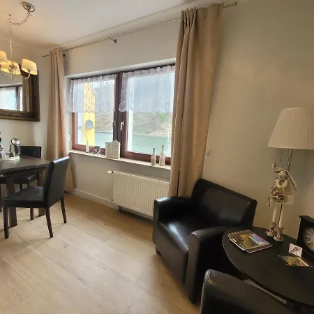 Konukevi Gaestehaus Burgberg, Weinhaus Fries Kattenes
