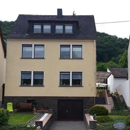 Gaestehaus Burgberg, Weinhaus Fries