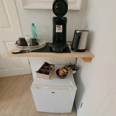 Konukevi Gaestehaus Burgberg, Weinhaus Fries Kattenes