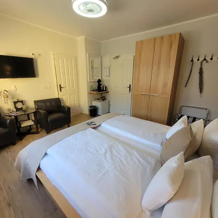 Gaestehaus Burgberg, Weinhaus Fries 3*