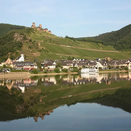 Gaestehaus Burgberg, Weinhaus Fries Kattenes