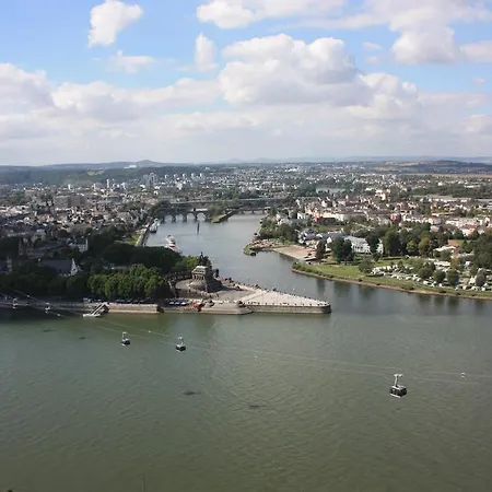 בית הארחה Gaestehaus Burgberg, Weinhaus Fries Kattenes