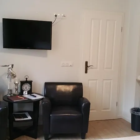 Pensión Gaestehaus Burgberg, Weinhaus Fries Kattenes