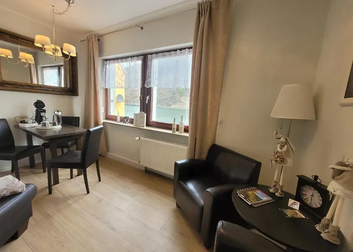 Konukevi Gaestehaus Burgberg, Weinhaus Fries Kattenes