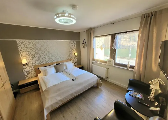 Konukevi Gaestehaus Burgberg, Weinhaus Fries 3*