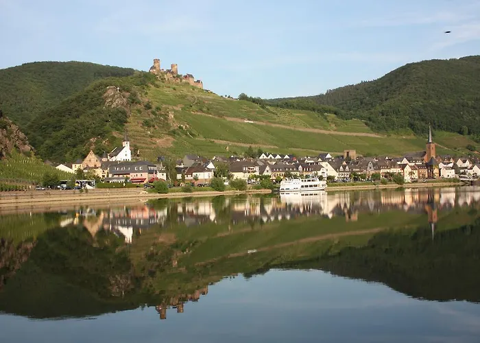 Gaestehaus Burgberg, Weinhaus Fries Kattenes