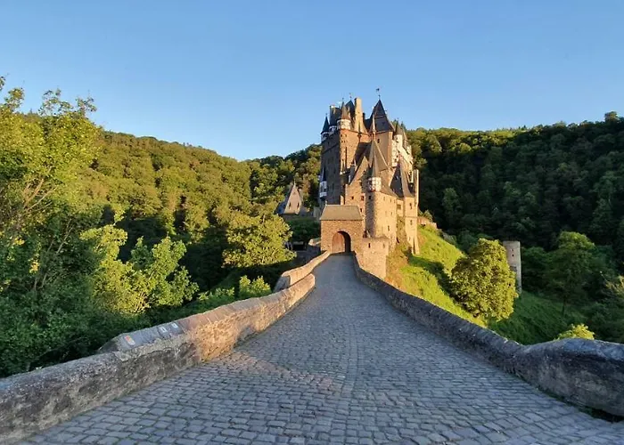 Konukevi Gaestehaus Burgberg, Weinhaus Fries 3*